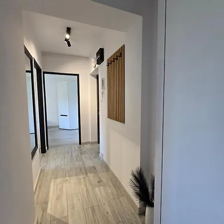 Flat غدينيا