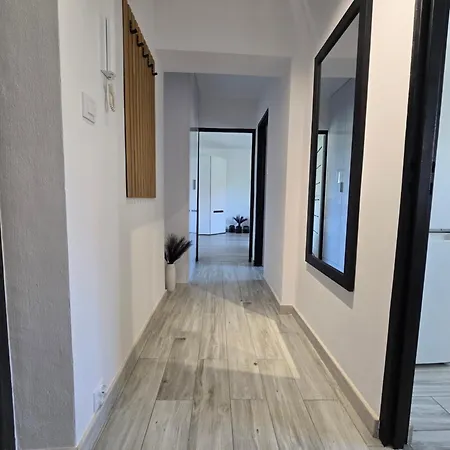 Flat * غدينيا